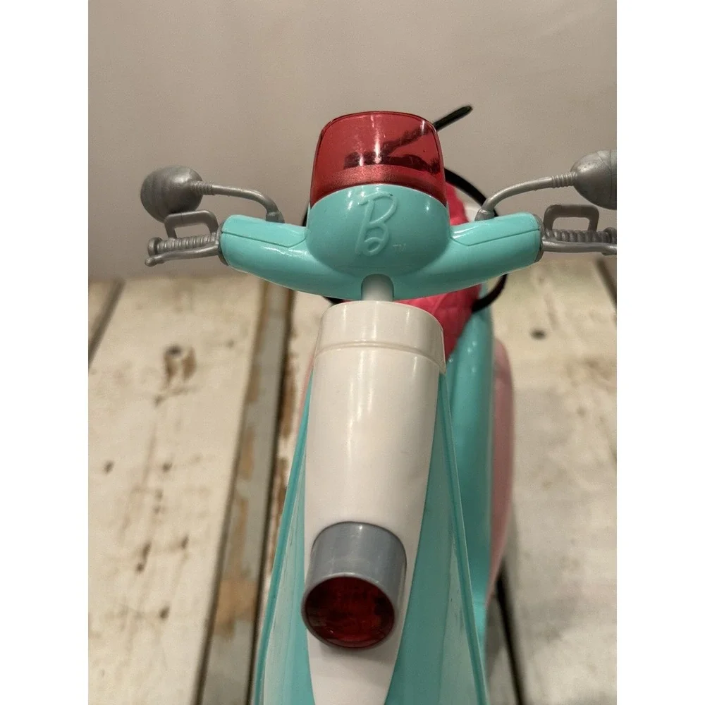 Mattel Barbie MALIBU AVE GLAM SCOOTER 2011 Pink Green Toy No Lid On Cargo Case